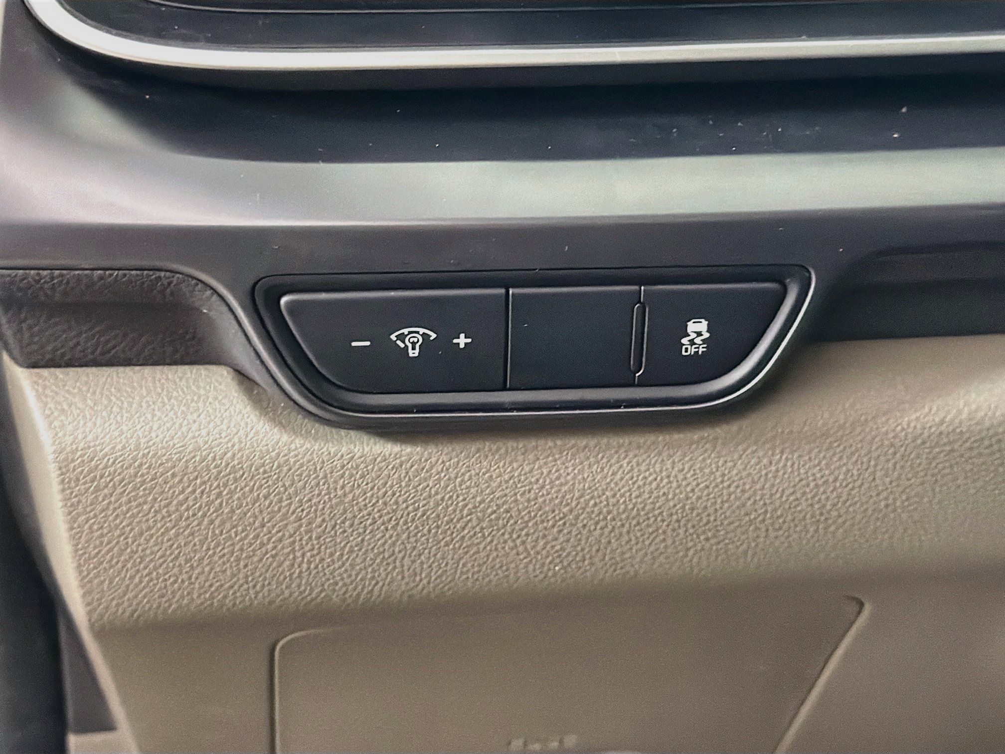 Used 2025 Kia Carnival FWD image 16