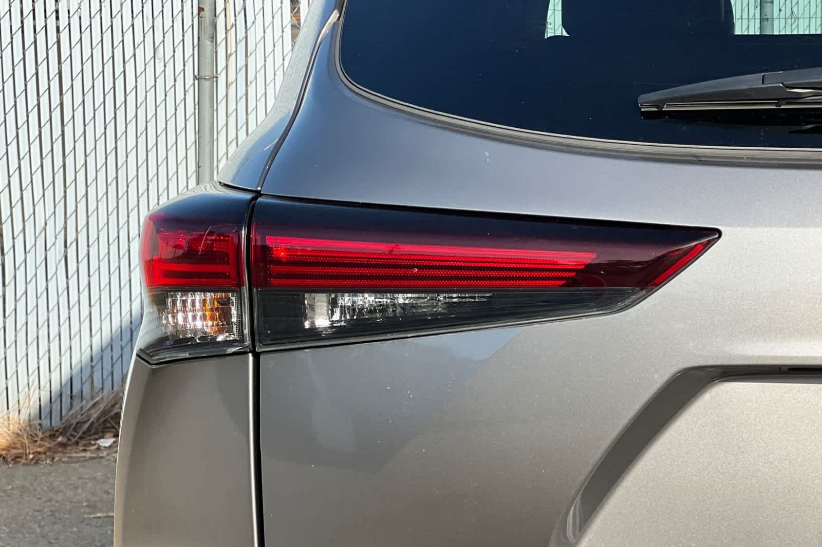 Used 2025 Toyota Highlander XLE AWD/4WD image 23