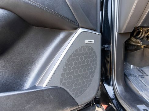 Used 2017 Cadillac Escalade Luxury image 38