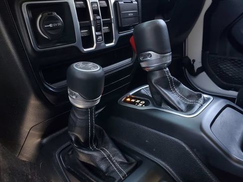 Used 2023 Jeep Wrangler Unlimited Sahara w/ Cold Weather Group AWD/4WD image 19