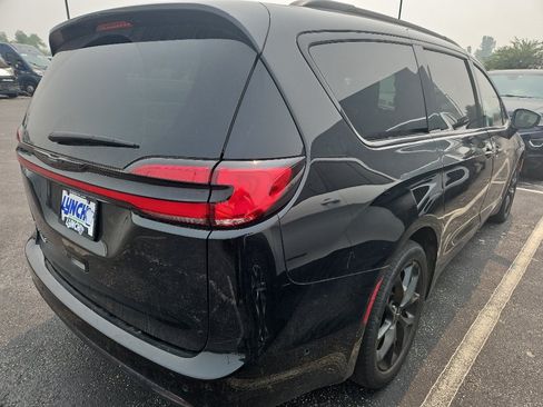 Used 2023 Chrysler Pacifica Touring-L w/ S Appearance Package FWD image 5