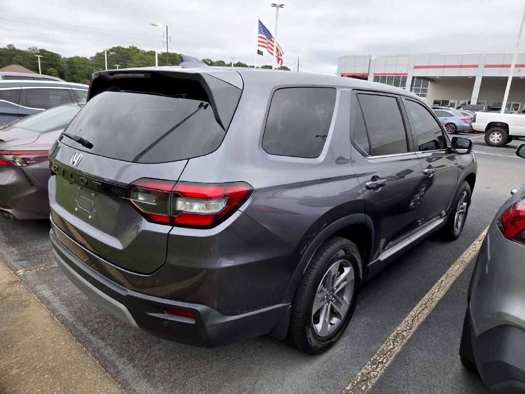 Used 2025 Honda Pilot EX-L image 8