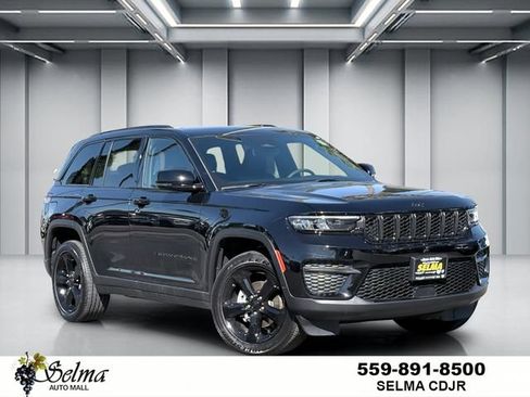 Used 2025 Jeep Grand Cherokee Altitude AWD/4WD image 1