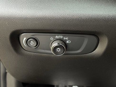 Used 2021 Chevrolet Traverse LS FWD image 23