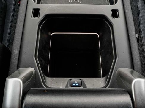 Used 2023 Land Rover Defender 130 X-Dynamic SE image 15