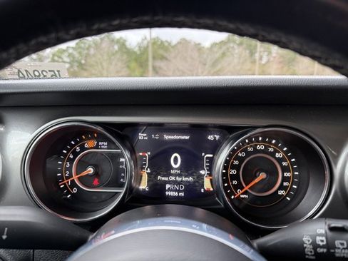 Used 2020 Jeep Wrangler Unlimited Sahara image 19