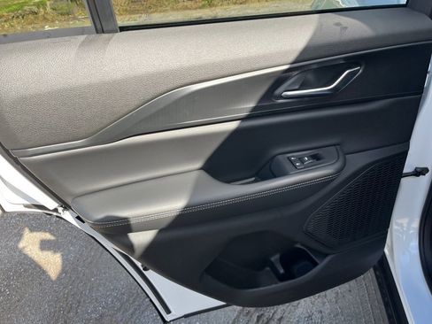 New 2025 Jeep Grand Cherokee image 15