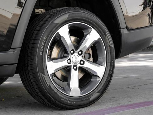 Used 2022 Jeep Grand Cherokee L Limited image 10