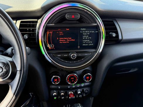 Used 2018 MINI Cooper 4-Door Hardtop FWD image 22