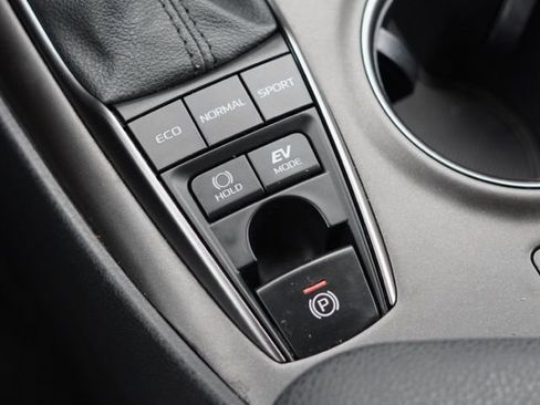 Used 2022 Toyota Camry XSE image 32