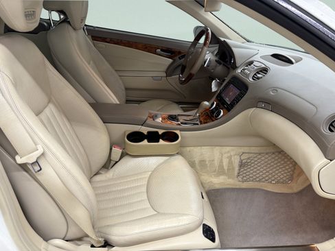 Used 2011 Mercedes-Benz SL 550 image 32