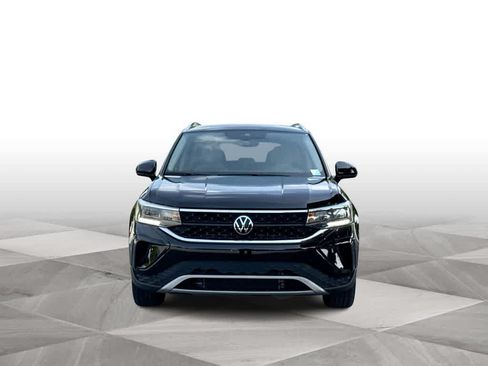 Certified 2024 Volkswagen Taos SE FWD image 3