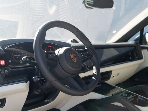 New 2026 Porsche Cayenne GTS image 4