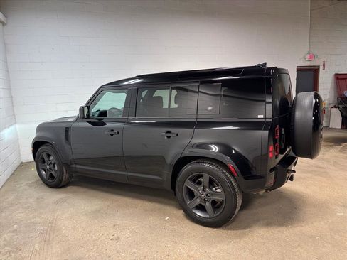 Used 2023 Land Rover Defender 110 X-Dynamic SE image 10