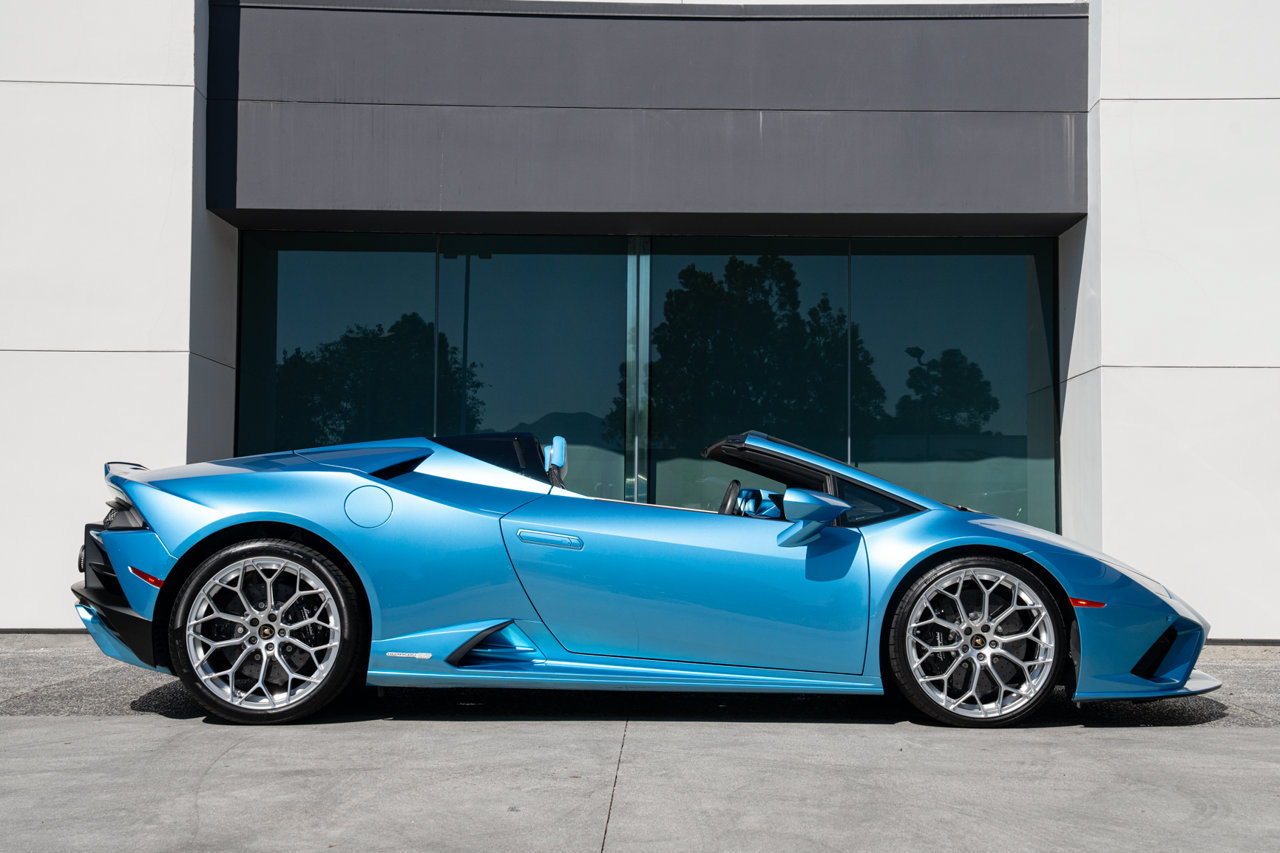 Used 2023 Lamborghini Huracan EVO RWD image 2