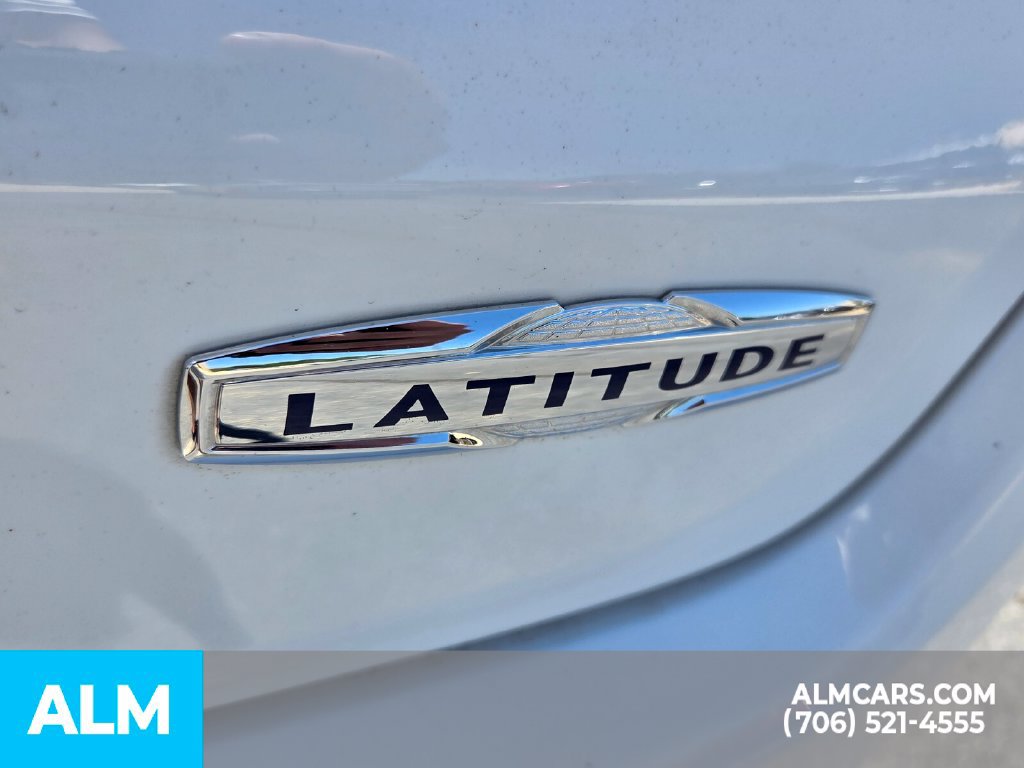 Used 2025 Jeep Compass Latitude AWD/4WD image 14