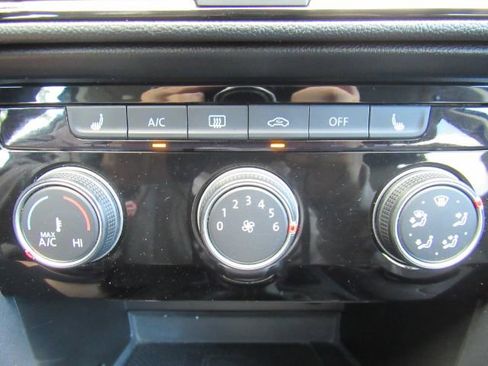 Used 2023 Volkswagen Taos SE image 43