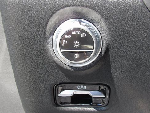 Certified 2022 Mercedes-Benz C 300 4MATIC Sedan image 33