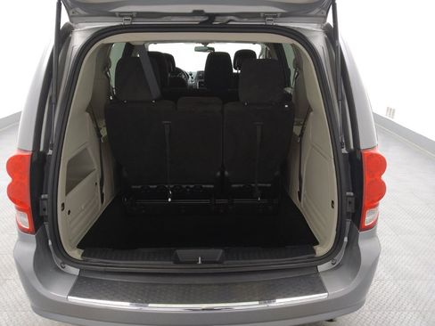 Used 2017 Dodge Grand Caravan SE FWD image 29