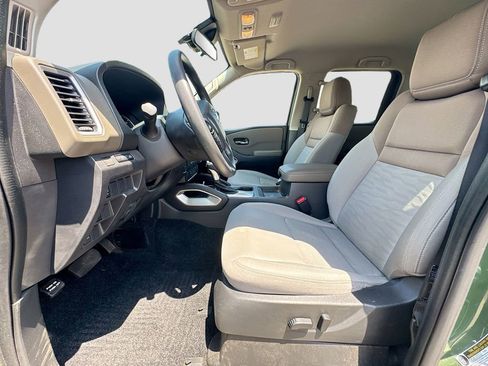 Used 2024 Nissan Frontier SV w/ Technology Package RWD image 18