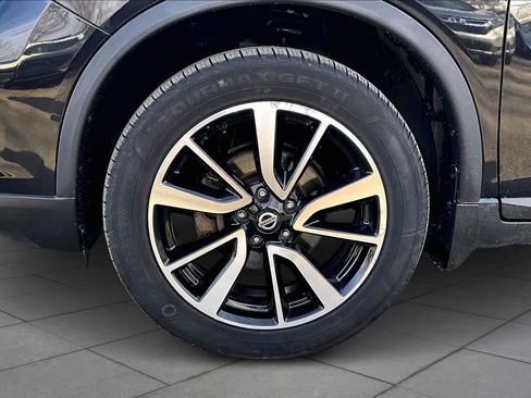 Used 2018 Nissan Rogue SL w/ Premium Package image 10