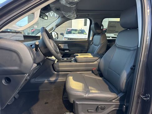 New 2025 Ford Expedition Active image 14