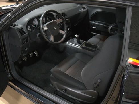 Used 2009 Dodge Challenger R/T RWD image 37