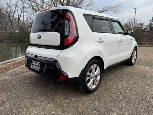 Used 2016 Kia Soul + image 4