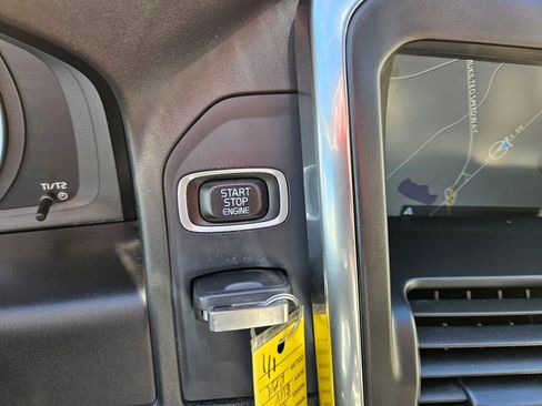 Used 2012 Volvo XC60 T6 R-Design Platinum image 4