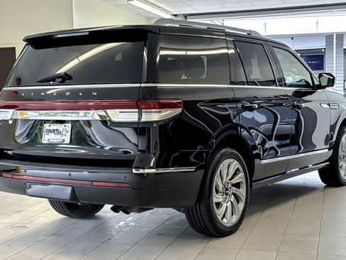 Certified 2024 Lincoln Navigator Reserve AWD/4WD image 4