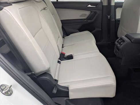 Used 2020 Volkswagen Tiguan SE w/ 3rd Row Seat Package AWD/4WD image 18