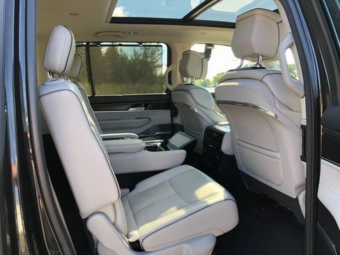 Used 2023 Jeep Grand Wagoneer Series II image 23