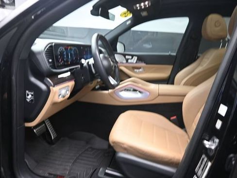 Used 2024 Mercedes-Benz GLS 450 4MATIC image 17