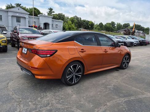 Used 2022 Nissan Sentra SR w/ SR Premium Package FWD image 6