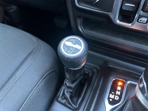 Used 2022 Jeep Gladiator Sport image 23