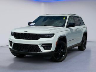 Used 2024 Jeep Grand Cherokee Altitude RWD video 2