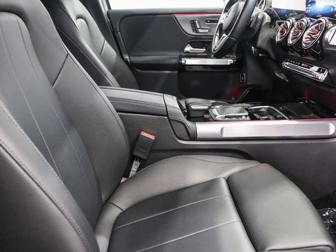 Used 2023 Mercedes-Benz EQB 300 4MATIC image 16