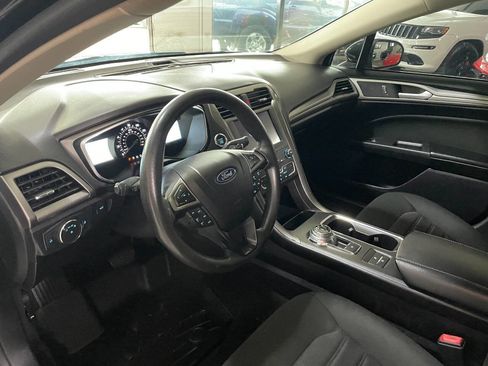 Used 2020 Ford Fusion SE image 16