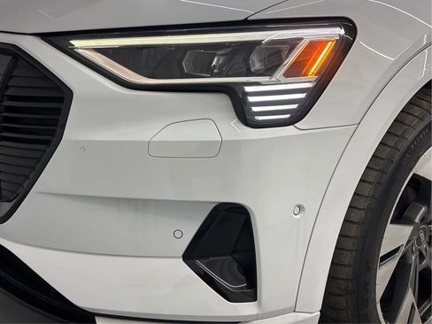 Used 2022 Audi e-tron Premium w/ Convenience Plus Package AWD/4WD image 34