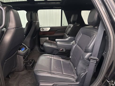 Used 2022 Lincoln Navigator Reserve image 34