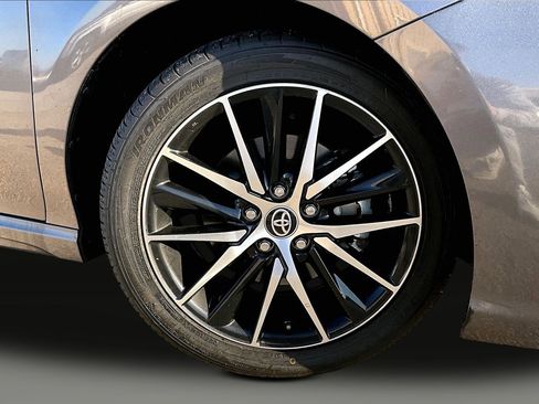 Used 2024 Toyota Camry SE image 9