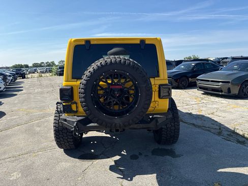 Used 2019 Jeep Wrangler Unlimited Sahara w/ Uconnect 4C Nav & Sound Group AWD/4WD image 7