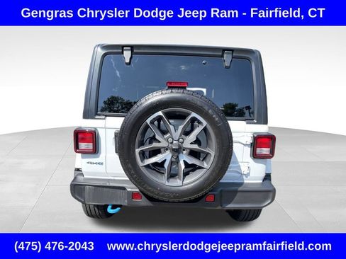 Used 2024 Jeep Wrangler Unlimited w/ Convenience Group AWD/4WD image 17