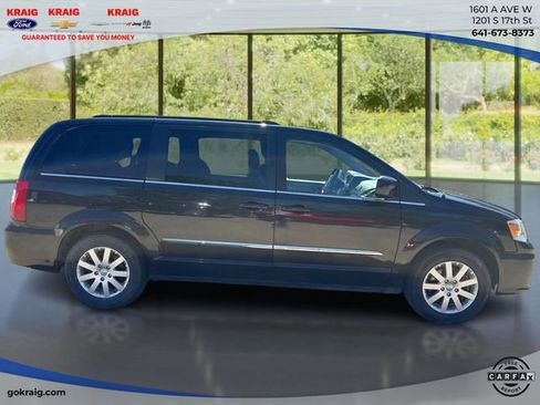 Used 2015 Chrysler Town & Country Touring FWD image 4
