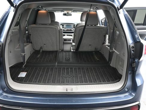 Used 2016 Toyota Highlander XLE image 16