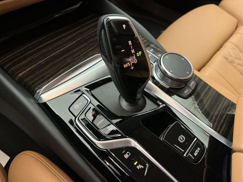 Certified 2022 BMW 530e xDrive w/ Premium Package image 20