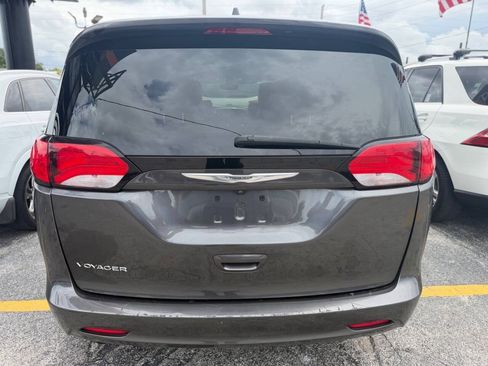 Used 2021 Chrysler Voyager Lxi FWD image 5