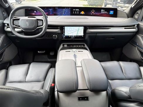 Used 2025 Lincoln Navigator Reserve w/ Jet Appearance Package image 14