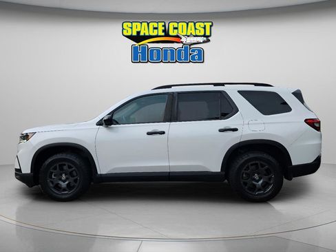 Certified 2024 Honda Pilot TrailSport image 9