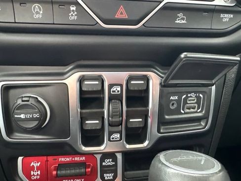 Used 2022 Jeep Gladiator Rubicon w/ Cold Weather Group AWD/4WD image 10